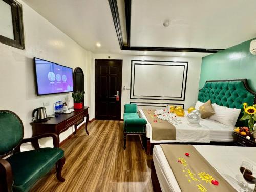 a hotel room with a bed and a table and chairs at Bảo Anh Hotel in Hanoi