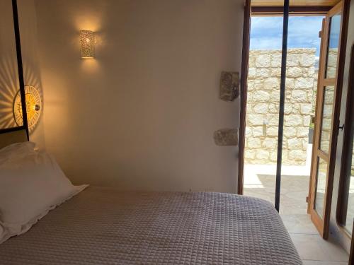 a bedroom with a bed in a room with a window at Spiti Anastasia in Kathikas