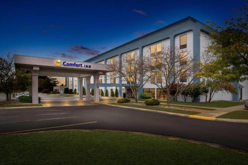 a building with a sign that reads comfort inn at Comfort Inn in Cadillac