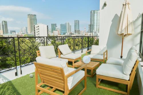 a balcony with chairs and a view of the city at IoTele南青山 in Tokyo