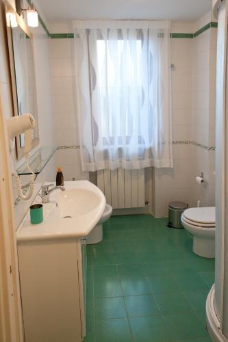 a bathroom with a sink and a toilet at Casa Corinna in Ponsacco