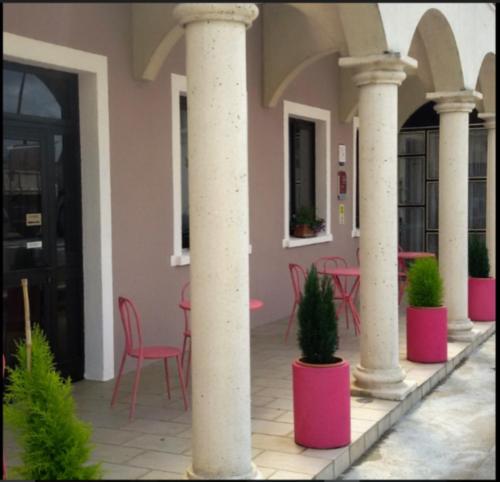 Fotografie z fotogalerie ubytování Le Merle Blanc Hôtel Logis v destinaci Digoin