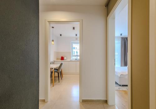 a hallway leading to a bedroom and a dining room at 4friendscoresibrasov M&L in Braşov