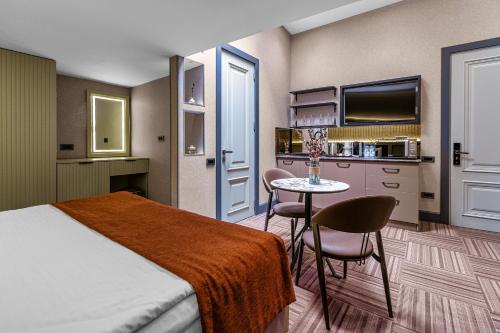 Kuchyň nebo kuchyňský kout v ubytování Nizami Central Park Hotel