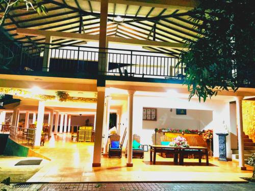 Posezení v ubytování Rainforest Lodge, Deniyaya singheraja