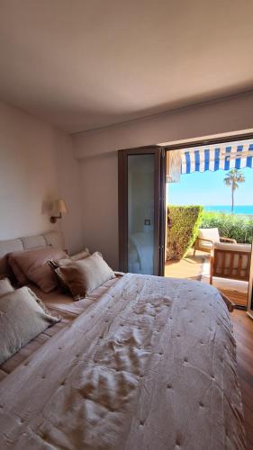 Appartement design 1ère ligne avec vue panoramique sur la mer