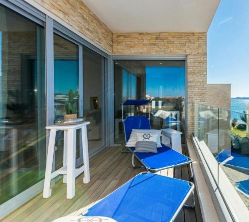 Luxury apartment with sea wiew, next to the beach