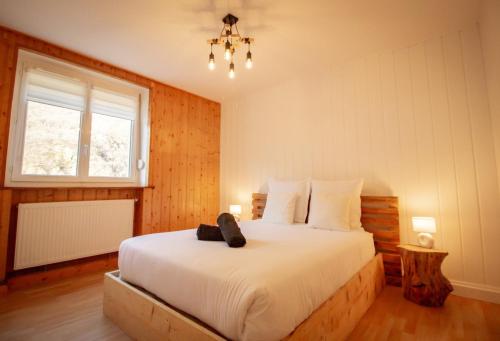a bedroom with a large bed in a room at L'Edelweiss - Au pied des montagnes in La Lechere
