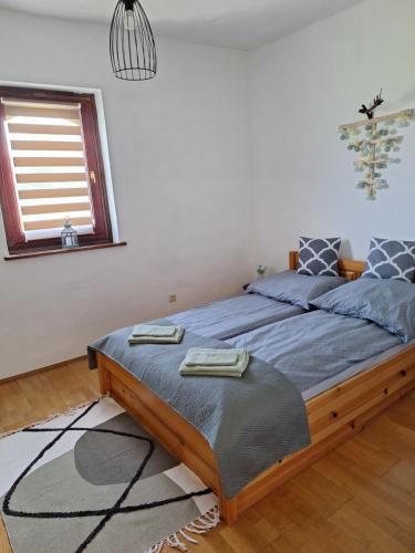 a bedroom with a bed with two towels on it at Mi Kis Lakunk - szállás&dézsa a szőlőhegyen in Várdomb