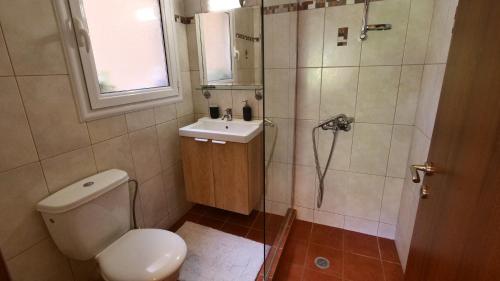 Ένα μπάνιο στο Michael Apartment, near the Airport