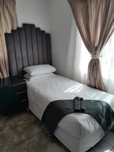 Katil atau katil-katil dalam bilik di Oak Gardens Bed and Breakfast