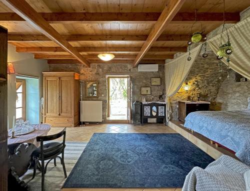 Gallery image of Lina's Art and Stone Studio in Verga Kalamata