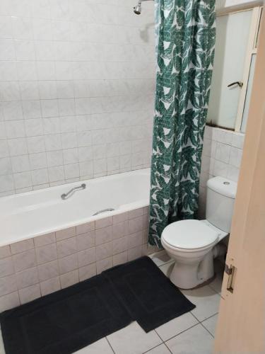 Bilik mandi di Oak Gardens Bed and Breakfast