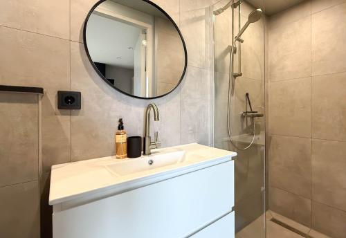 a bathroom with a sink and a mirror at 't Boschhuys by Droomvilla in Bergen