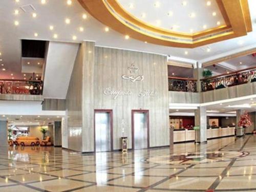a lobby of a shopping mall with a sign on the wall at Shunde Emperor Hotel in Shunde