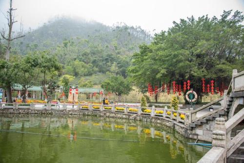 a bridge over a pond in a park at 7 Days Premium Zhuhai Gongbei Light Railway Branch in Zhuhai