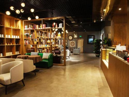 Ο χώρος του lounge ή του μπαρ στο James Joyce Coffetel·Hengyang Jiefang Road Xianfeng Dock