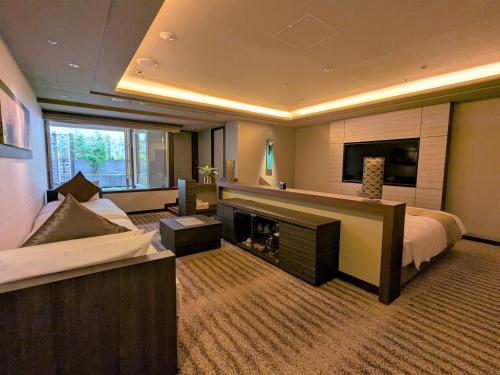 Postel nebo postele na pokoji v ubytování Hotel Keihan Kyoto Grande