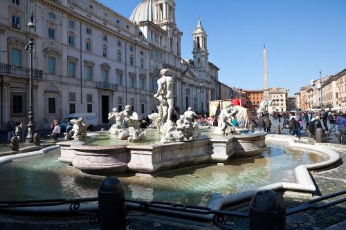 a fountain in the middle of a city at Rome as you feel - Grotta Pinta apartments in Rome