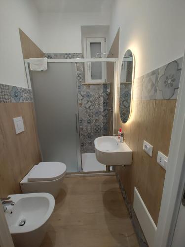 Ένα μπάνιο στο Turrignì Central Rooms