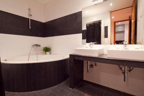 Catalunya Executive 3 bedrooms, 3 bathrooms AC wifi
