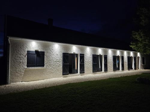 Photo de la galerie de l'établissement Maison en pierre, Piscine chauffée, Parc 1Ha, à Cours-de-Pile