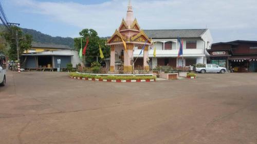 Pemandangan gunung umum atau pemandangan gunung yang diambil dari hotel