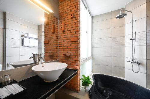 Un baño de Halo Boutique Ben Thanh Hotel