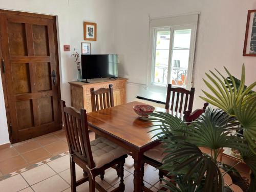 Sardinas apartment with roof terrace and sea view