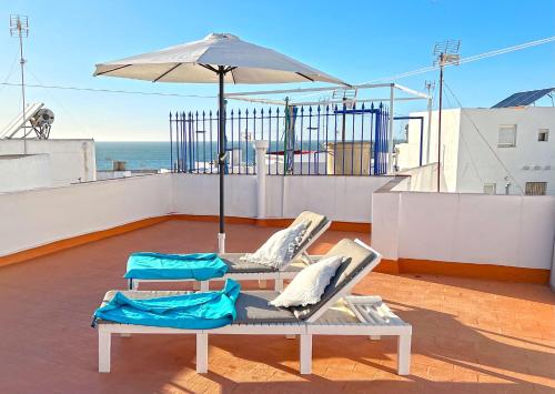 Sardinas apartment with roof terrace and sea view