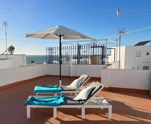 Sardinas apartment with roof terrace and sea view