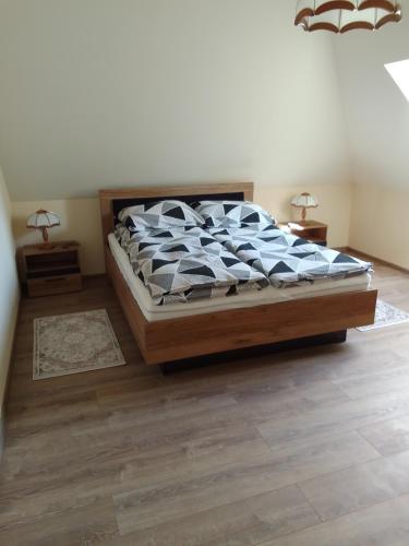 Ένα ή περισσότερα κρεβάτια σε δωμάτιο στο Pokoje Nałęczów