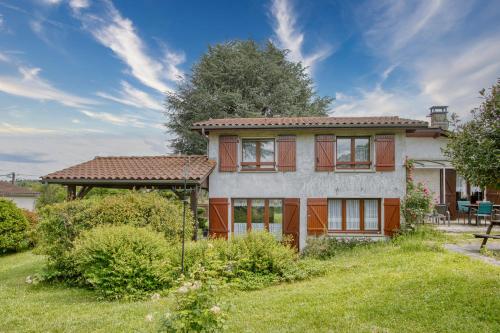 Κήπος έξω από το Maison Calme Dans Un Beau Jardin