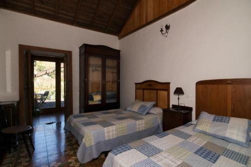 a bedroom with two beds and a window at Fontanales Pelibuey by Villas Rivero in Moya