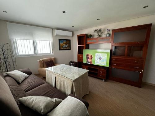 Μια τηλεόραση ή/και κέντρο ψυχαγωγίας στο Velo de Flor Jerez Apartment