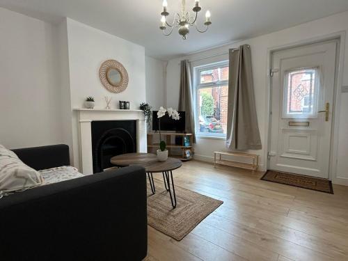 Ruang duduk di Gorgeous 2 double bedroom Victorian House in Kent