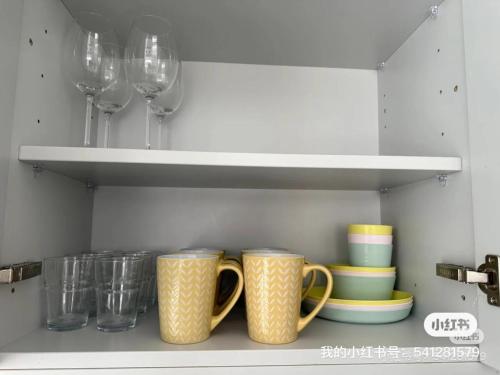Kemudahan buat kopi dan teh di Gorgeous 2 double bedroom Victorian House in Kent