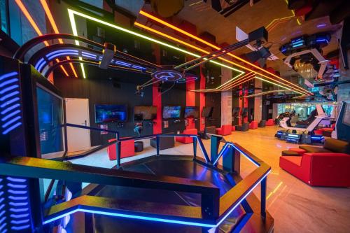 a room with neon lights and a bowling alley at Willa Biały Dom - Aquapark Panorama Morska All Inclusive in Jarosławiec