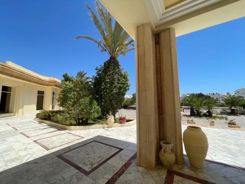 a palm tree in the middle of a courtyard at Marina Palace in Hammamet