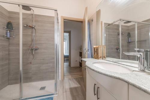 Three room apartment 2 beds, 3rd bed available