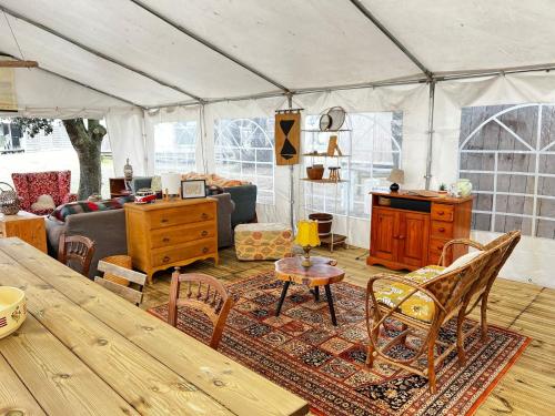 Posezení v ubytování Glamping Spot - La Flotte en Ré