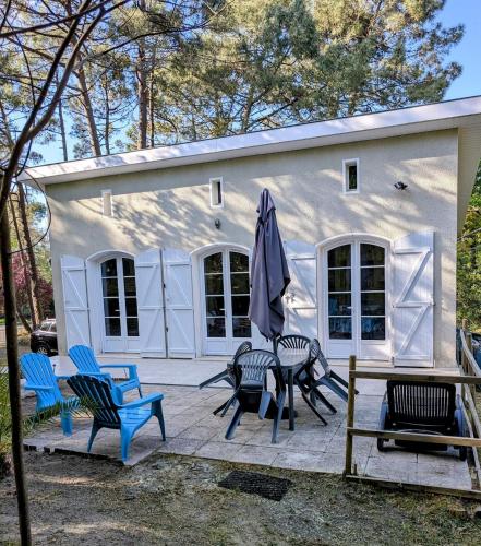 MAISON LES MATHES 60 M2, TERRAIN 850 M2, 4 à 6 personnes