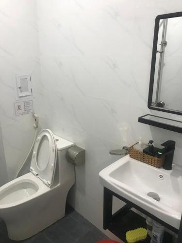 Vannituba majutusasutuses Khách Sạn Bách Thư Tây Ninh