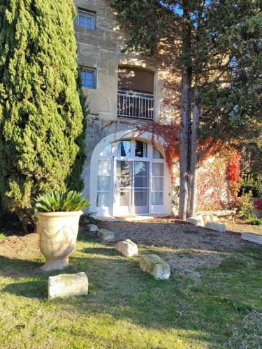 Appartement lumineux à Arles avec piscine partagée