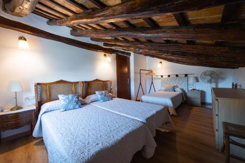 Postel nebo postele na pokoji v ubytování Apartamentos rurales La Alquería del Pilar
