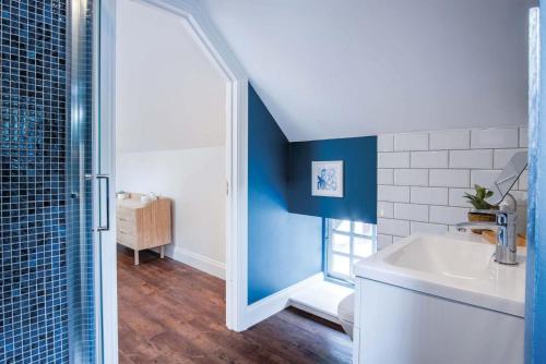 Vannituba majutusasutuses The Carthouse - 1 Bedroom Cottage - Princes Gate