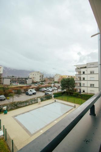 Photo de la galerie de l'établissement Ecrin d'Azur - Piscine et parking, à Albertville