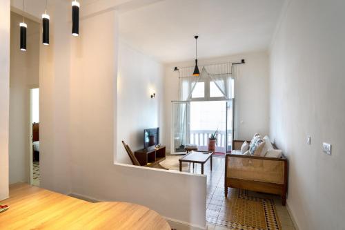 a living room with a large mirror on the wall at Appartements Balima Résidences Sidem in Rabat