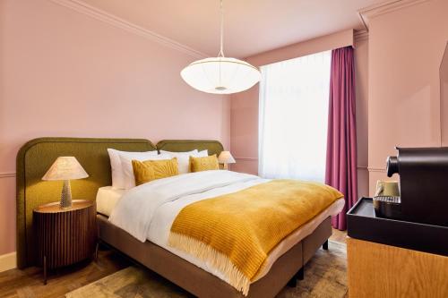 Postel nebo postele na pokoji v ubytování ARQ Paleis Hotel