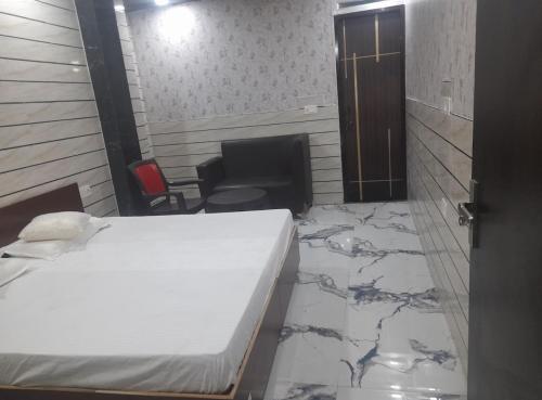 Postel nebo postele na pokoji v ubytování Hotel samriddhi palace